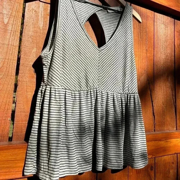 NWOT Buckle Peplum Babydoll - Gray & Black Chevron Stripes - One Urban Day - Picture 9 of 12